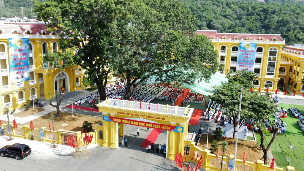 2235530_truong_thpt_cam_pha_khai_giang_nam_hoc_moi_2023_2024_13414617