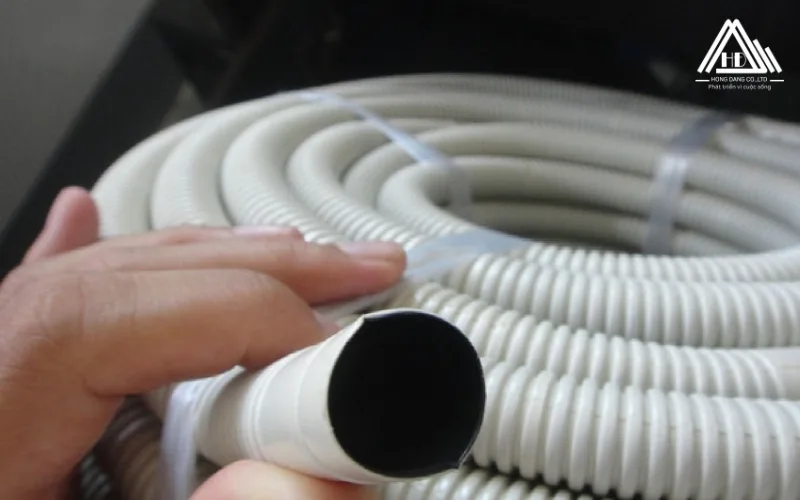 Cach Lap Ong Thoat Nuoc Dieu Hoa (4)