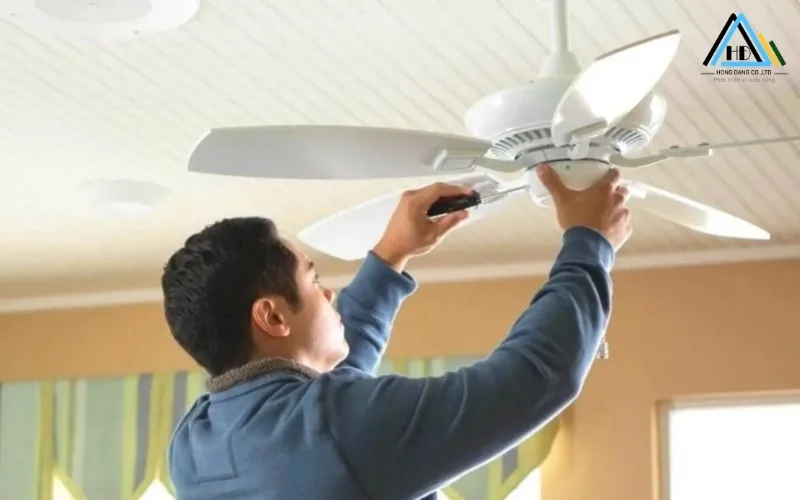 Cách tháo quạt trần